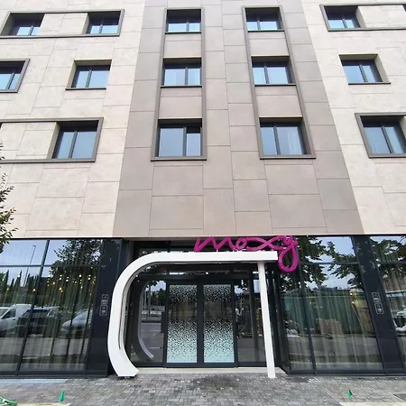 Moxy Hotel 3*