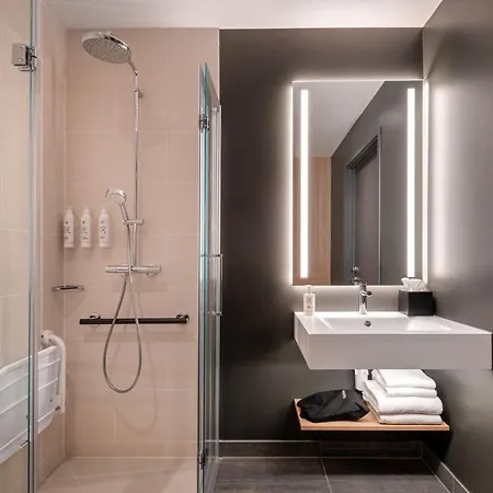 Otel Moxy 3*