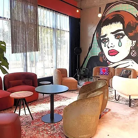 Moxy Verona