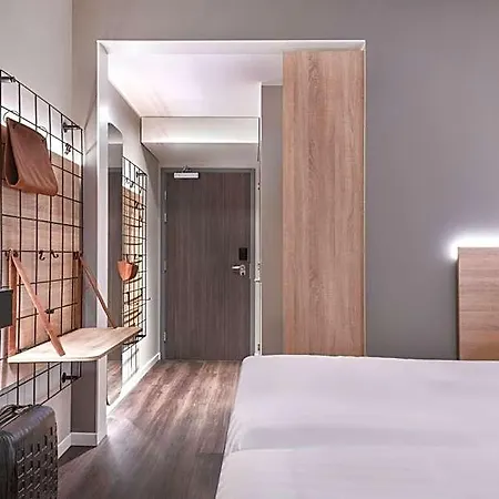 Moxy Hotel 3*