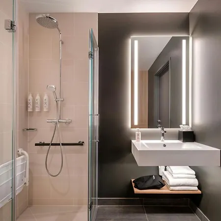 Moxy Hotel 3*